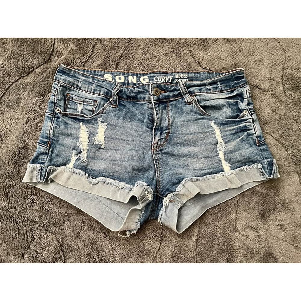 Song shorts size 9